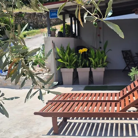 Cave With Free Parking Apartment *
