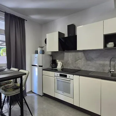 Apartment Cave With Free Parking Pula