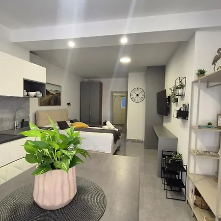 Cave With A Terrace And Free Parking *