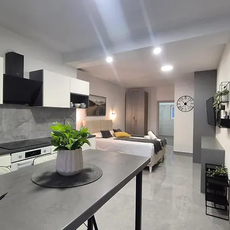 Apartment Cave With A Terrace And Free Parking Pula