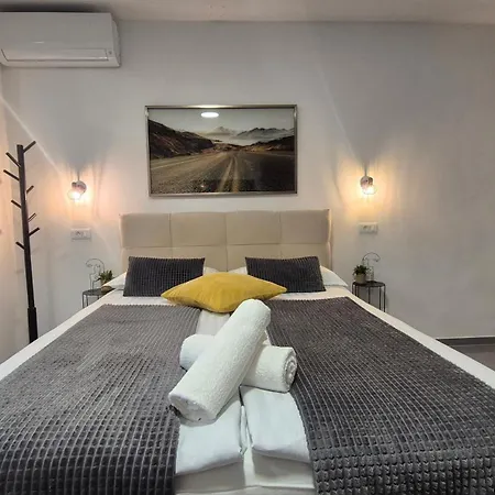 Apartment Cave With A Terrace And Free Parking Pula